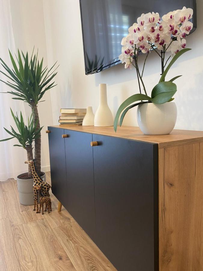 Nowoczesny Apartament w Dzierżoniowie - parter - balkon - pokój + sypialnia Zewnętrze zdjęcie